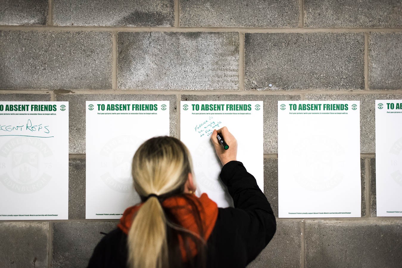 To Absent Friends wall, Hibernian v Dundee