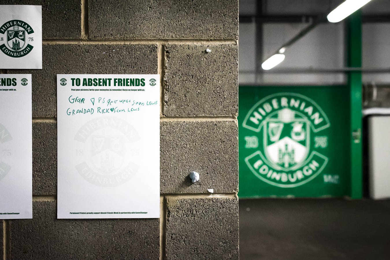 To Absent Friends wall, Hibernian v Dundee