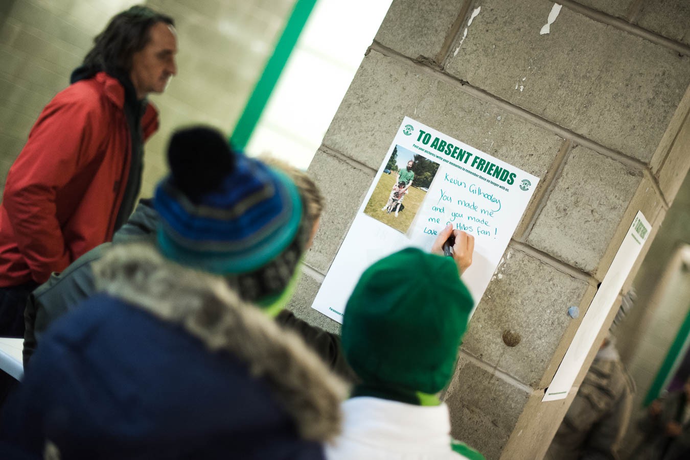 To Absent Friends wall, Hibernian v Dundee